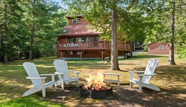 Acadia Wingate Lodge - Two miles from Rangeley on quiet and peaceful Gull Pond