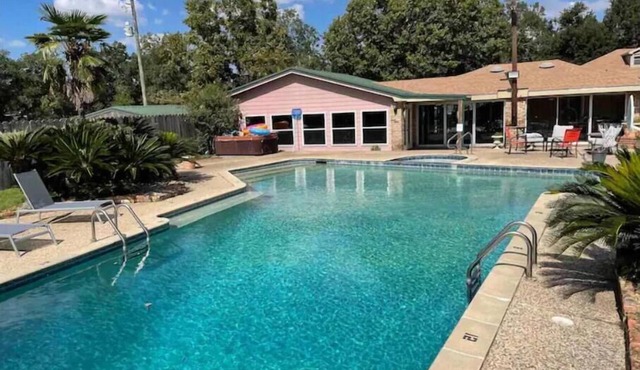 Acadie EVENT Retreat w/POOL for 14+ w/GameRoom