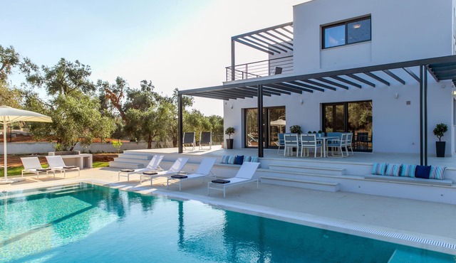 Acaste, Modern Private Villa With Swimming Pool