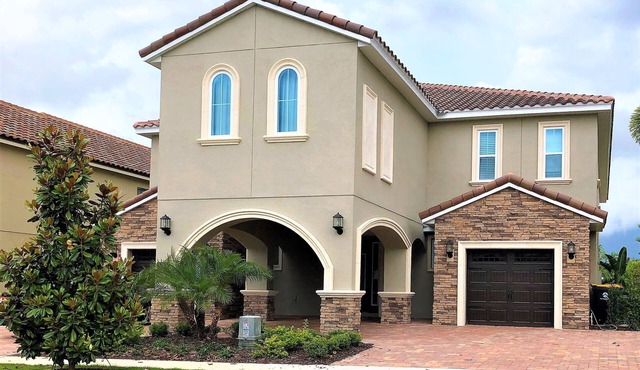 Access to 3 Private GOLF COURSES+2 Waterparks+POOL & SPA+Gameroom+THEATER+Disney