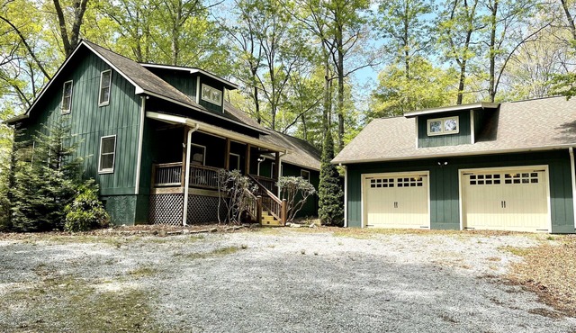 Access to Lake Burton, jacuzzi, pet friendly, 5 min to LaPrade’s marina