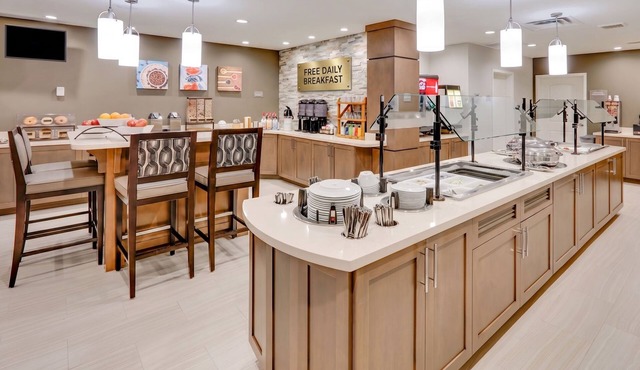Accessible 1BR 2-Qn Suite | Pool + Free Breakfast