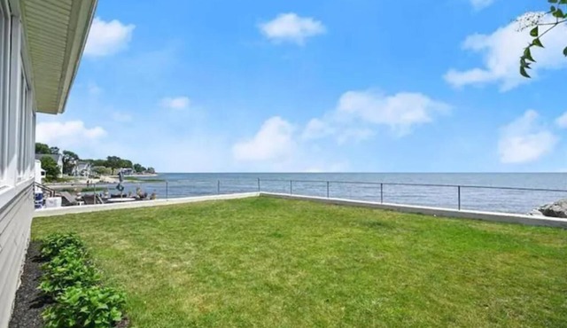 Accessible Beachfront Home on Long Island Sound. Sandy beach near Restaurants!