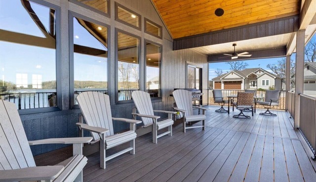 Accessible Lakeside Luxury at the 45mm w/Private Dock, Sunset Views & More
