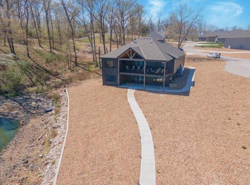 Accessible Lakeside Luxury at the 45mm w/Private Dock, Sunset Views & More