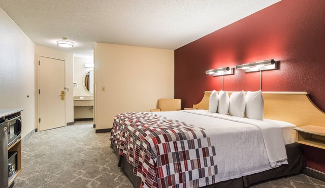 Accessible Lodging Near the Airport! Just a Short drive to Downtown!