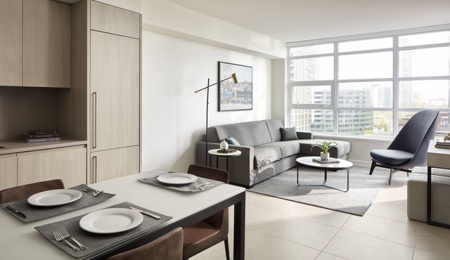 Accessible Luxury in Seattle: King Suite, Full Kitchen, Pools & Hotel Amenities!