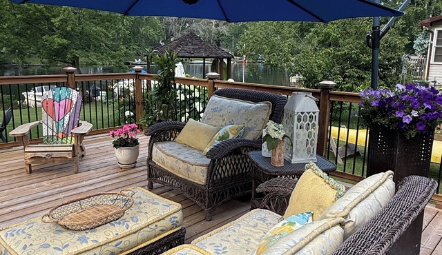 Accessible Luxury Riverside Beauty!