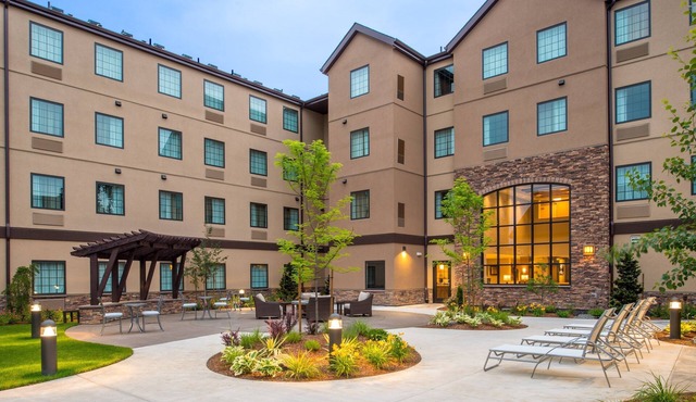 Accessible Queen Studio w/Full Kitchen, OR