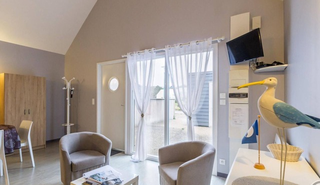 Accessible studio near beach, pets allowed