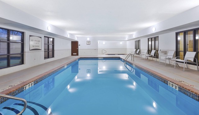 Accessible Studio Suite w/Breakfast Included, Near Mizzou