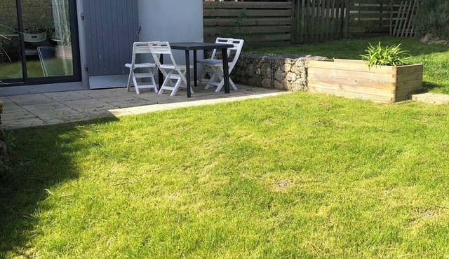 Accommodation with private garden and terrace, 10 minutes from the beach