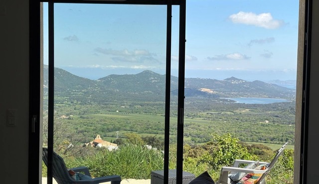 Accommodation 15 minutes from the beaches - sea view