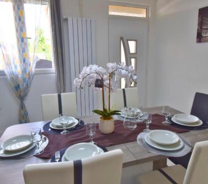Accommodation for 10 people - RER D - Parc Astérix - CDG