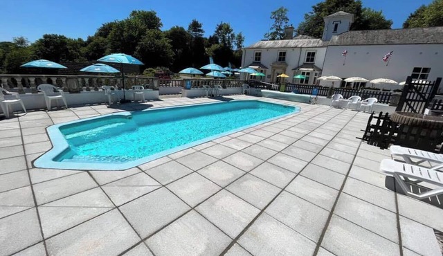 Accommodation for 8, weekly, monthly and early booking discounts available.