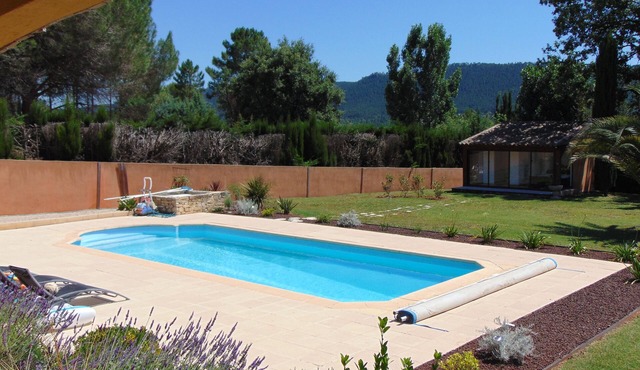 Accommodation in a magnificent villa in the Var