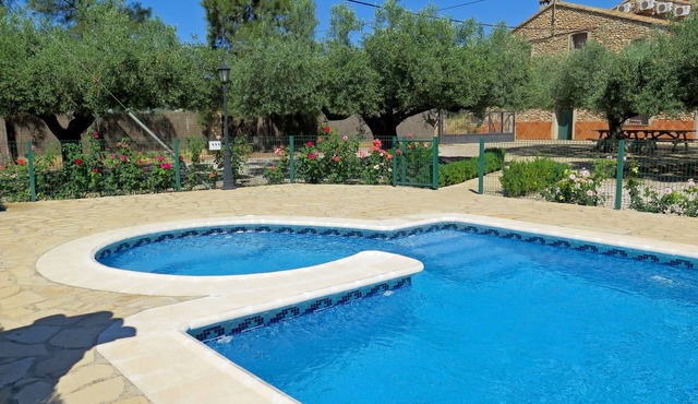 Accommodation in Castellón (10 people), enjoy the family pool !