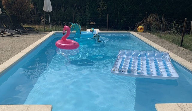 Accommodation in stone house with swimming pool in the countryside