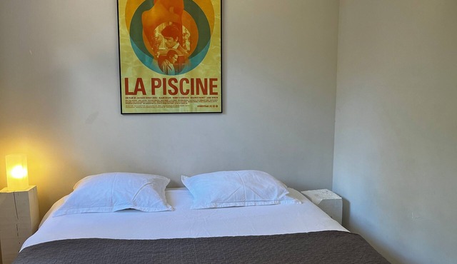 Accommodation near the sea with 100m2 fenced garden. Closed private parking with beeper.