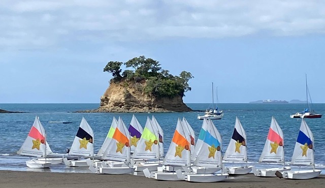 Accommodation - Waiake Beach in Torbay- voted one of Auckland's best beaches.