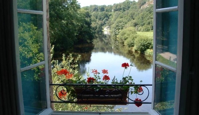 Accommodation with private garden and river views