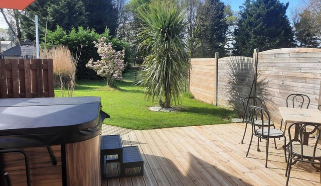 Accommodation with spa under the stars