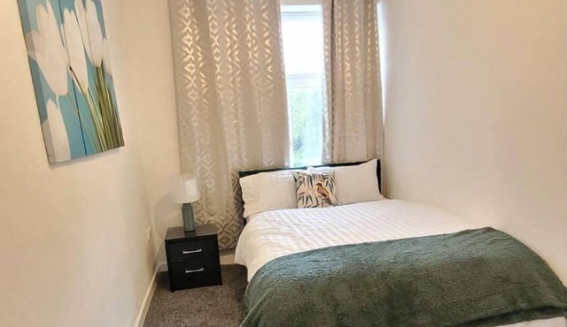 Accrington - House - Sleeps 10 - Garden