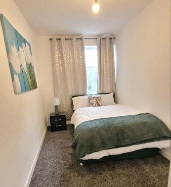 Accrington - House - Sleeps 10 - Garden