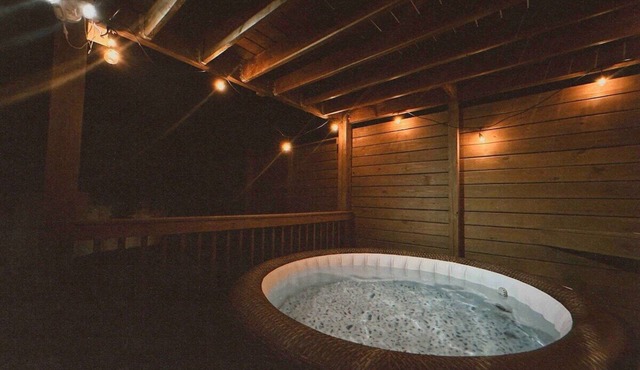 Ace Condo w/ Hot Tub | Only 15 mins to Broadway!