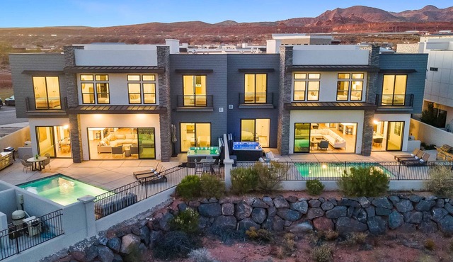 Ace on the 8th: 2 Private Pools, Sleeps 58!