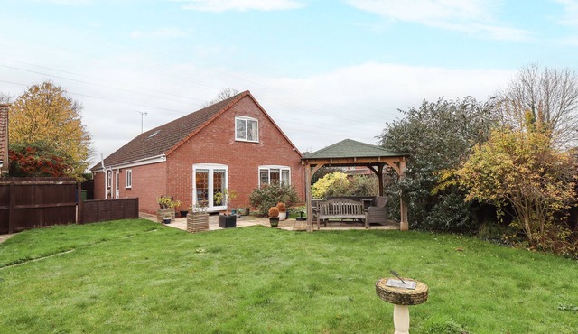 ACER COTTAGE, family friendly, with a garden in Wyberton