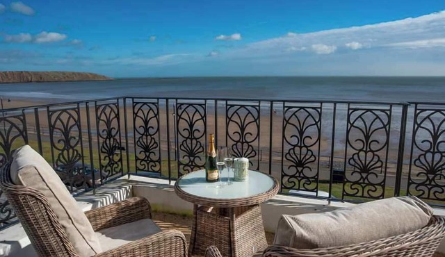 Ackworth House Number 4 - Stunning luxury apartment - huge balcony - views of be