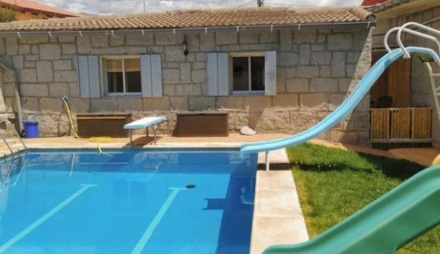 Acogedora casita loft de piedra con piscina compartida