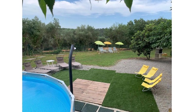 Acogedora casa con amplio jardín y piscina