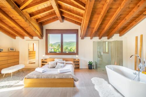 Acogedora casa rural con jardín próxima a Pamplona
