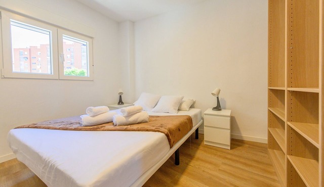 Acogedora habitación con cama doble cerca al Polideportivo Los Cantos en Alcorcón SAP35B