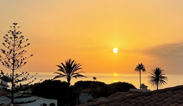 Acogedora Villa con Espaciosas Terrazas,vistas al mar y Pequeña Piscina Privada