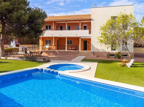 Acogedora Villa en Alicante con piscina & barbacoa