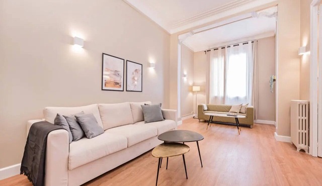 Acomodis Apartments - Comfy 10-Bedroom Group Flat in L’Eixample up to 18 people!