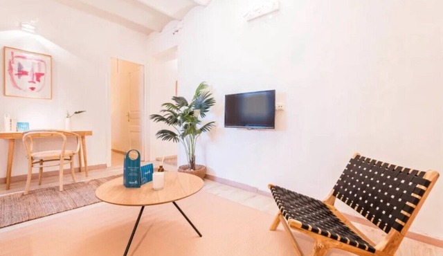 Acomodis Apartments - Cozy 8-bedroom GroupFlat 4-Baths Barcelona Eixample 16 ppl