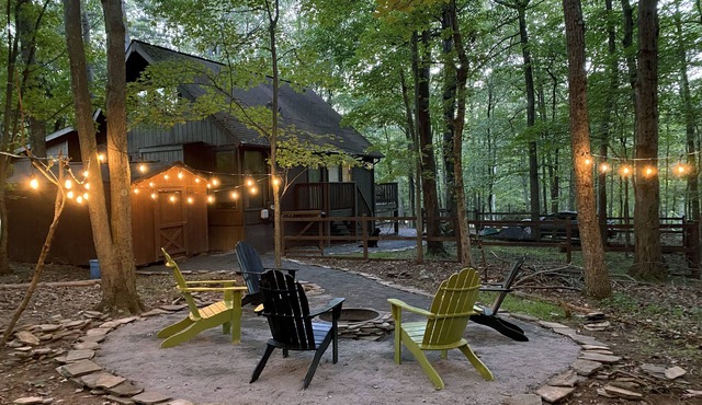 Acorn Acre luxury 3-bed A-frame cabin in the woods