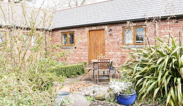 ACORN COTTAGE 1, family friendly, with a garden in Burlton