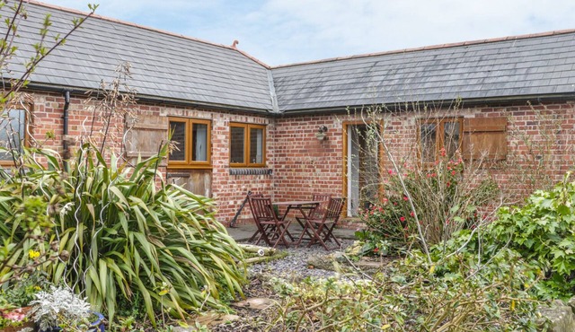 ACORN COTTAGE 2, family friendly, with a garden in Burlton