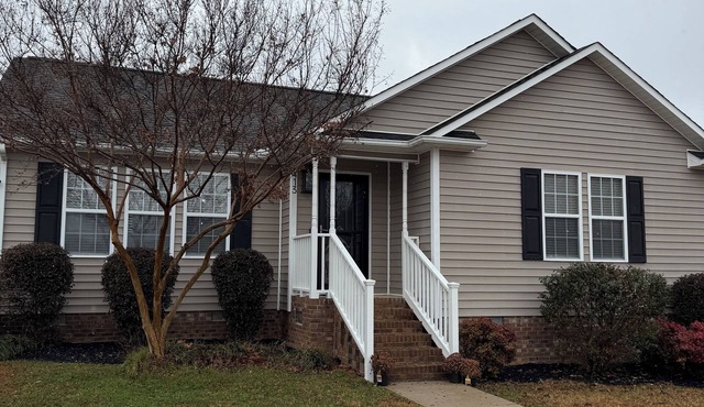 Acorn Cottage a Peaceful 3-bedroom house 1 mile from Elon University