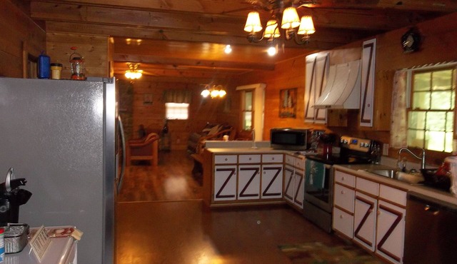 Acorn Cottage - Crossville, TN Very private with plenty of parking.