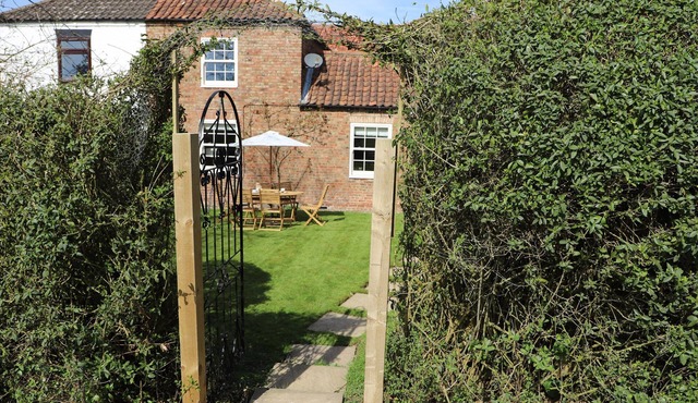 ACORN COTTAGE, family friendly, country holiday cottage in Kilham