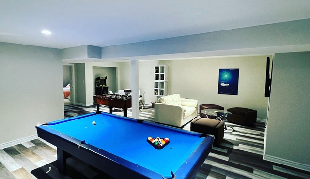 Acorn Hills-Stylish~Oak Forest~Private Beach~Bikes-games room