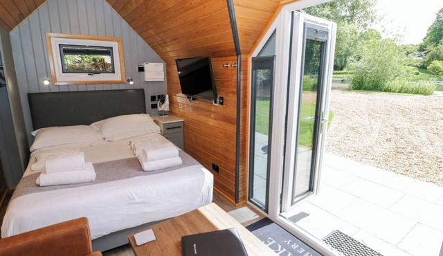 Acorn Lodge At Bridge Lake Farm & Fishery