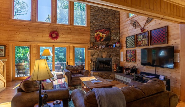 Acorn Lodge - Seven Devils home with hot tub, game room - 2 Living Areas