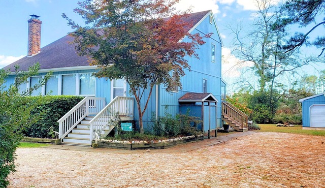 Acorn - Nice home in great location. Big porch. -LINENS AND TOWELS PROVIDED